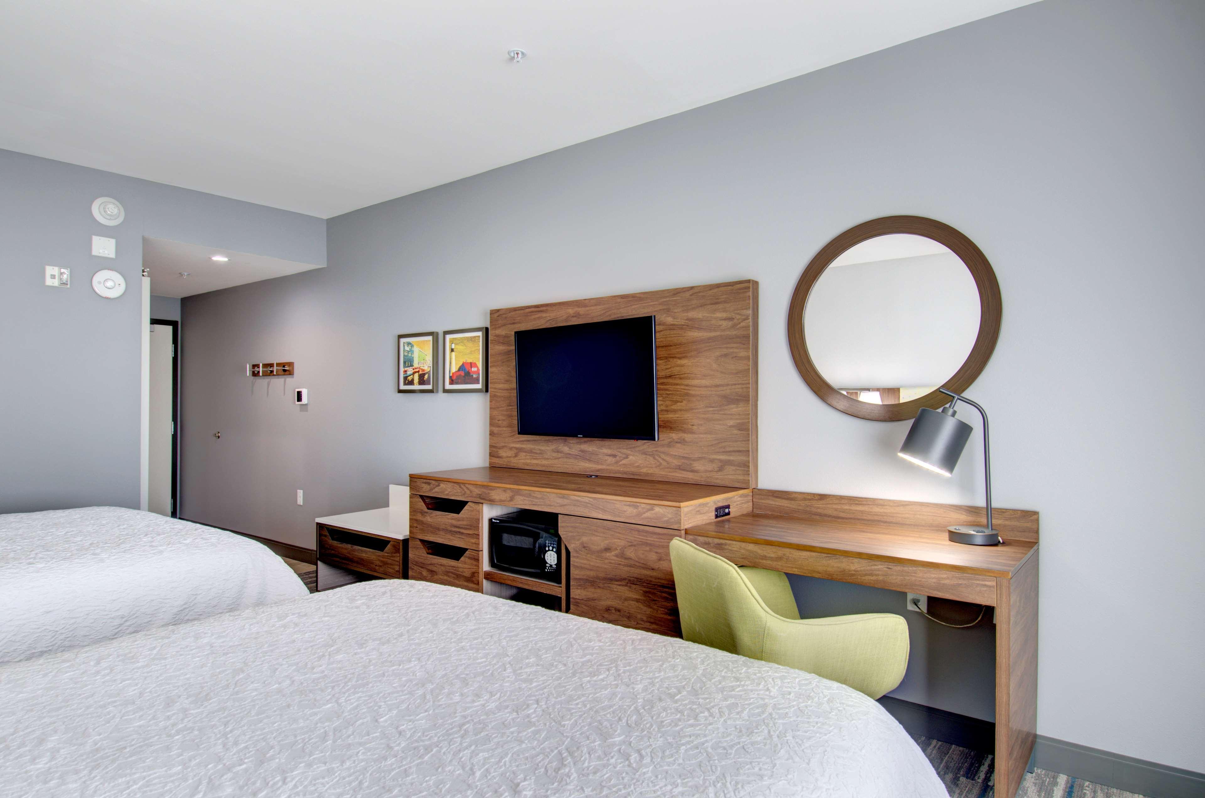 Hampton Inn & Suites Portland West Экстерьер фото