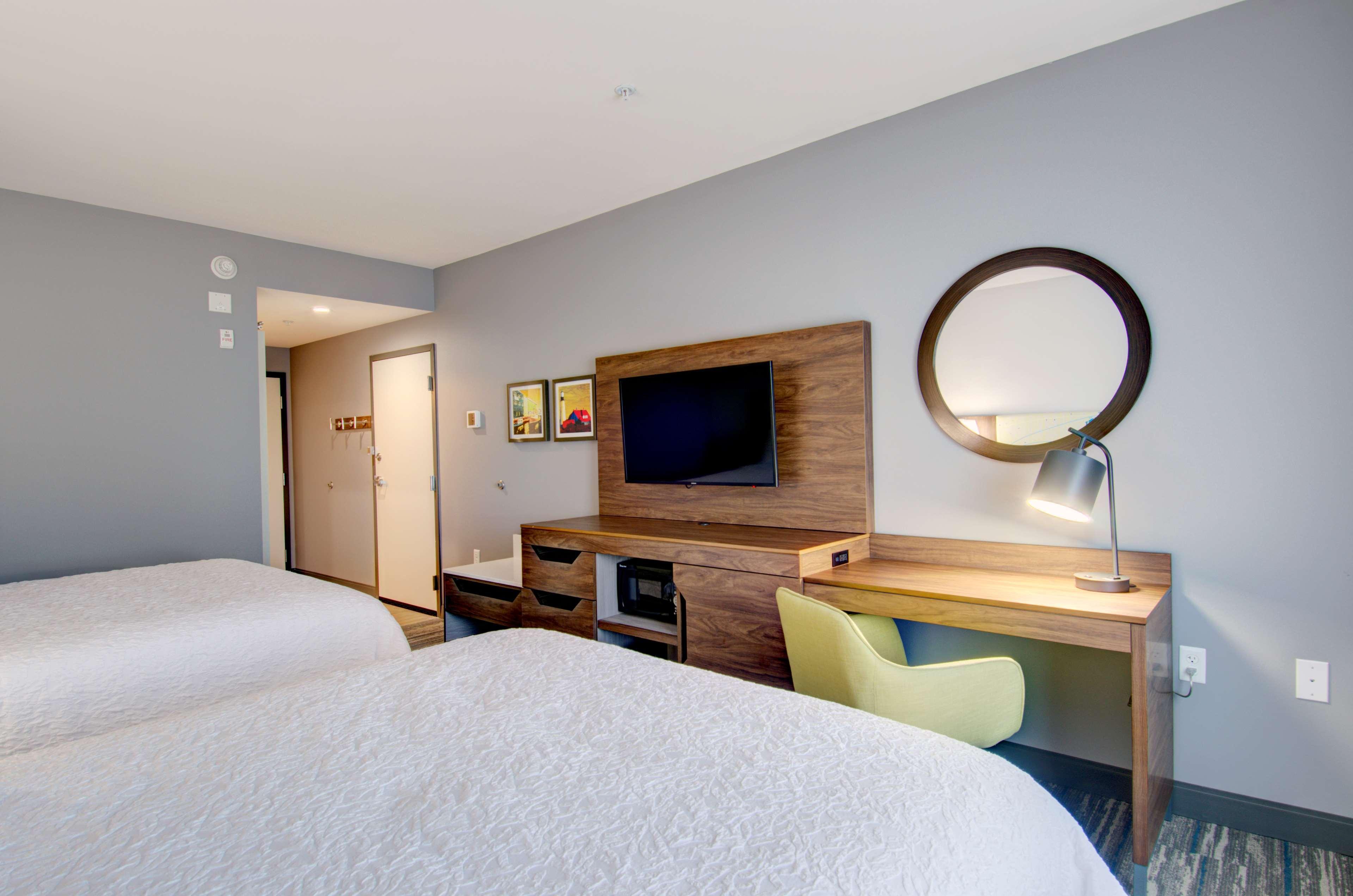 Hampton Inn & Suites Portland West Экстерьер фото