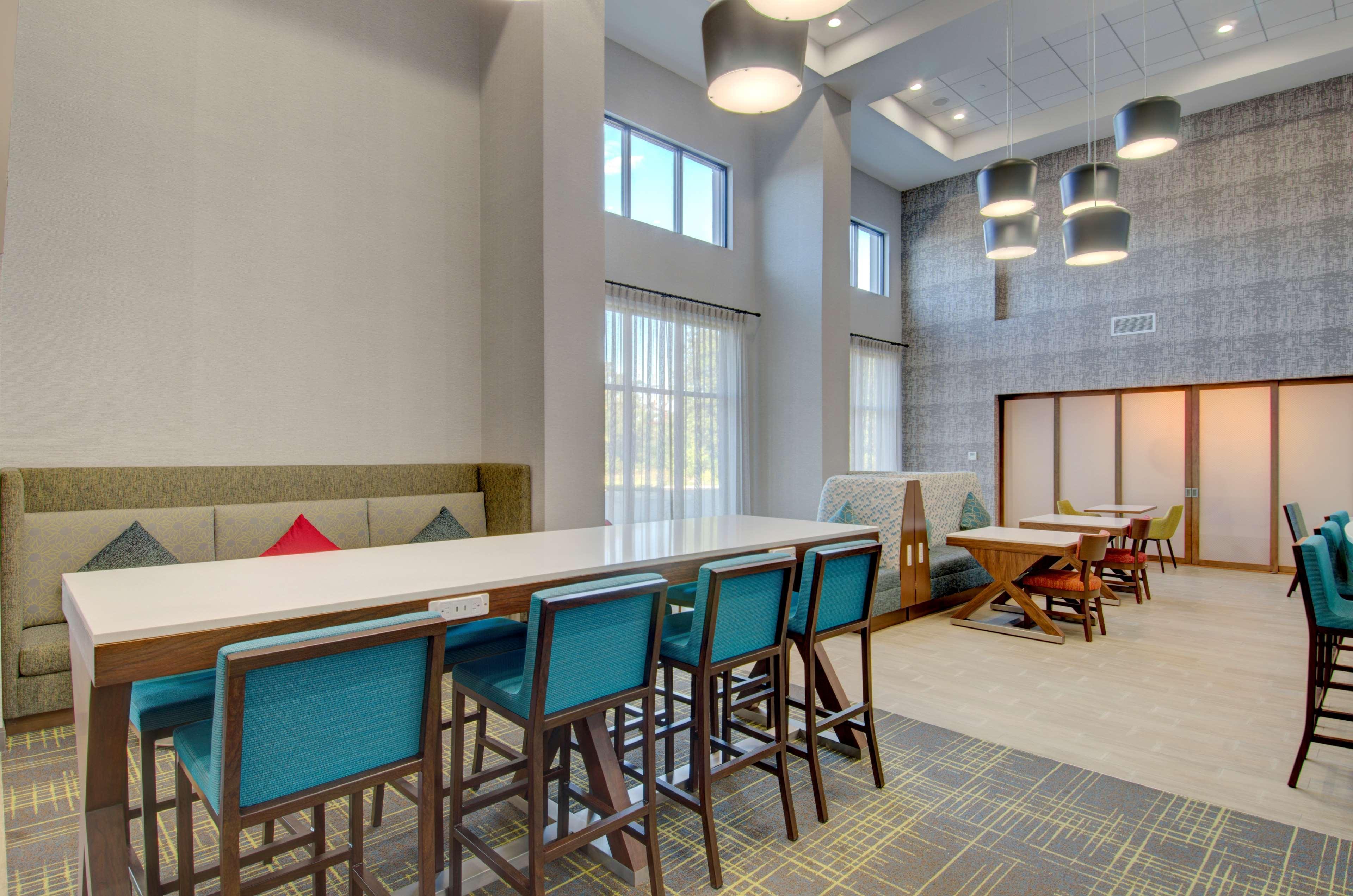 Hampton Inn & Suites Portland West Экстерьер фото