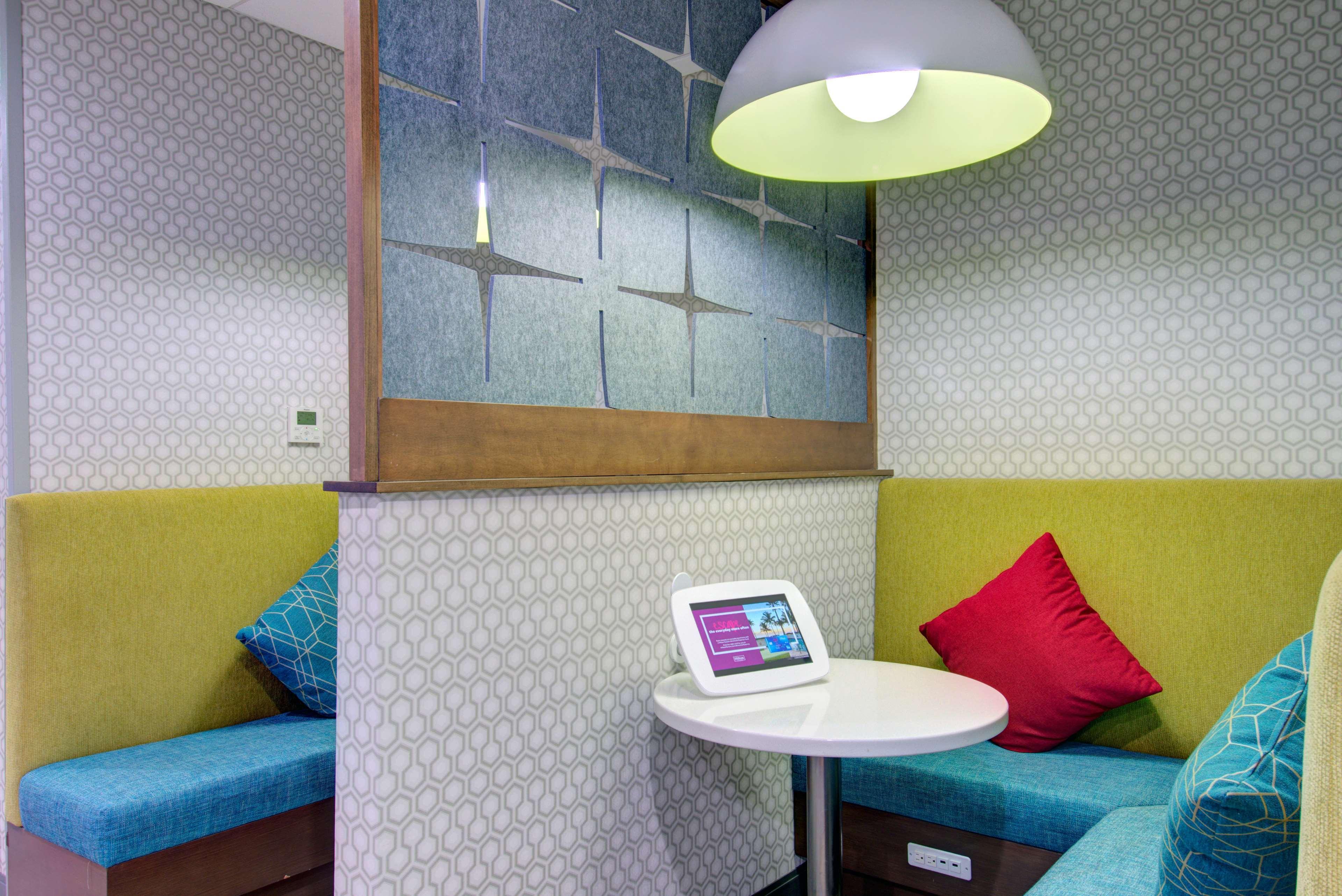 Hampton Inn & Suites Portland West Экстерьер фото