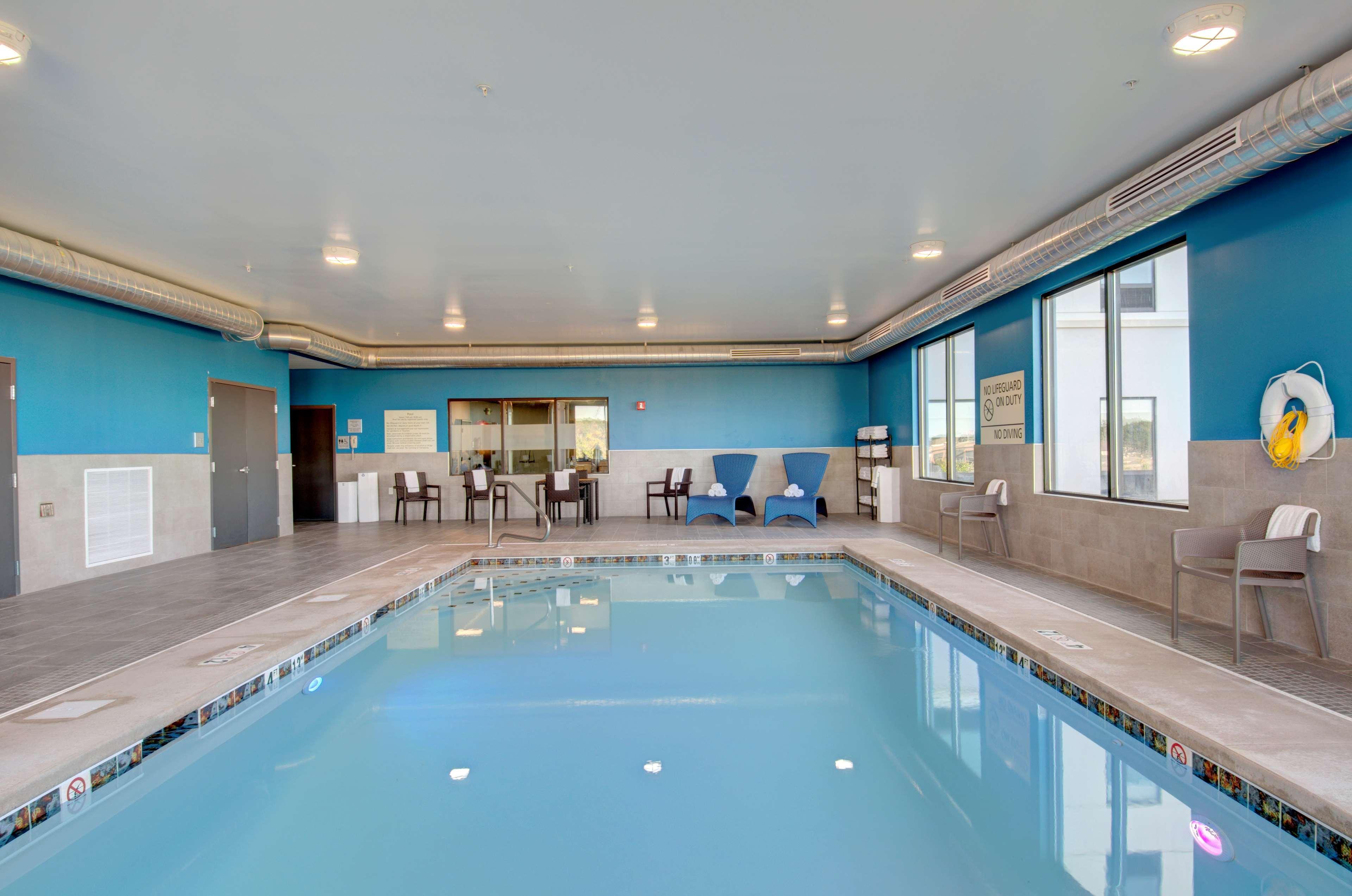 Hampton Inn & Suites Portland West Экстерьер фото
