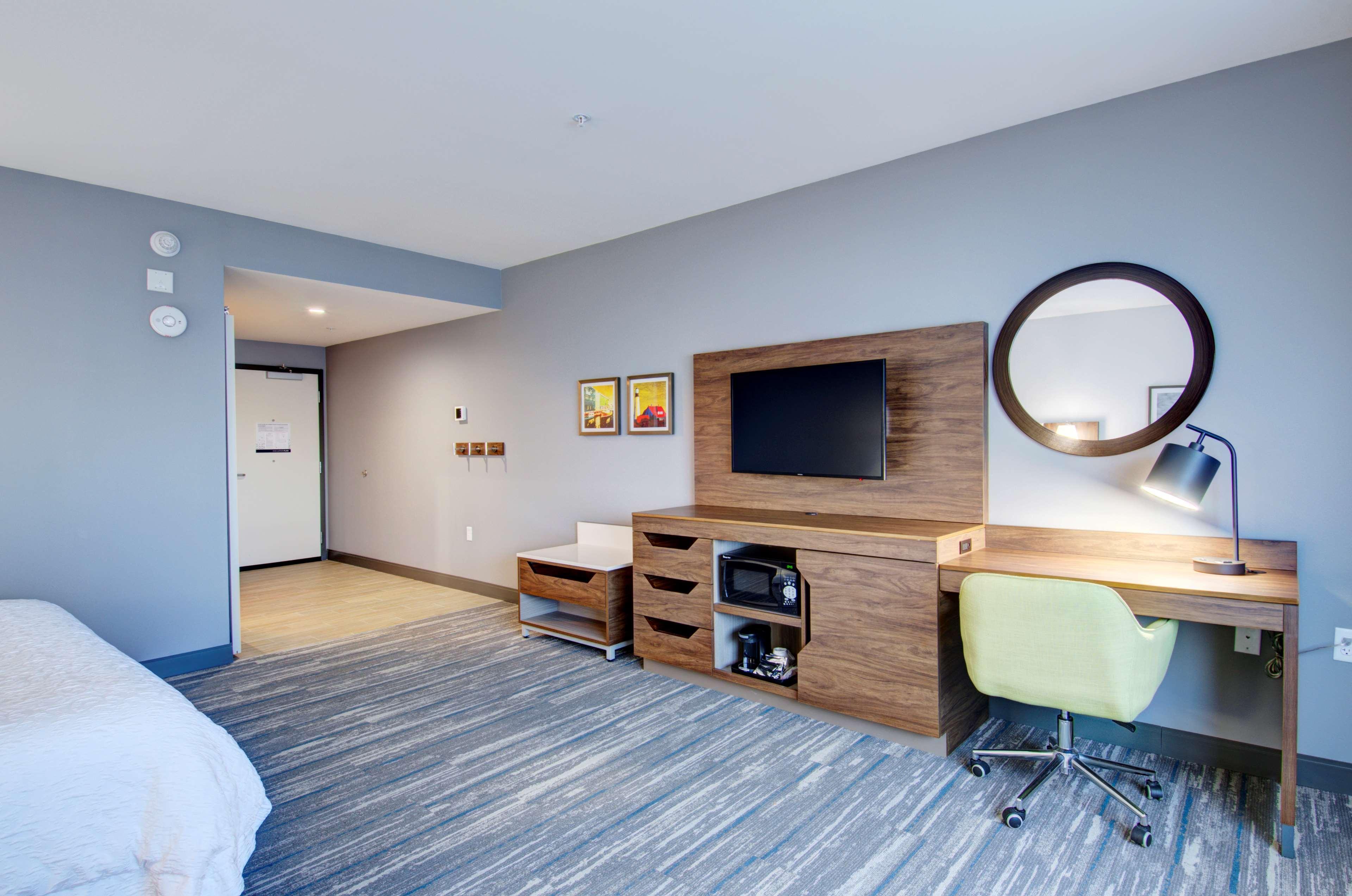 Hampton Inn & Suites Portland West Экстерьер фото