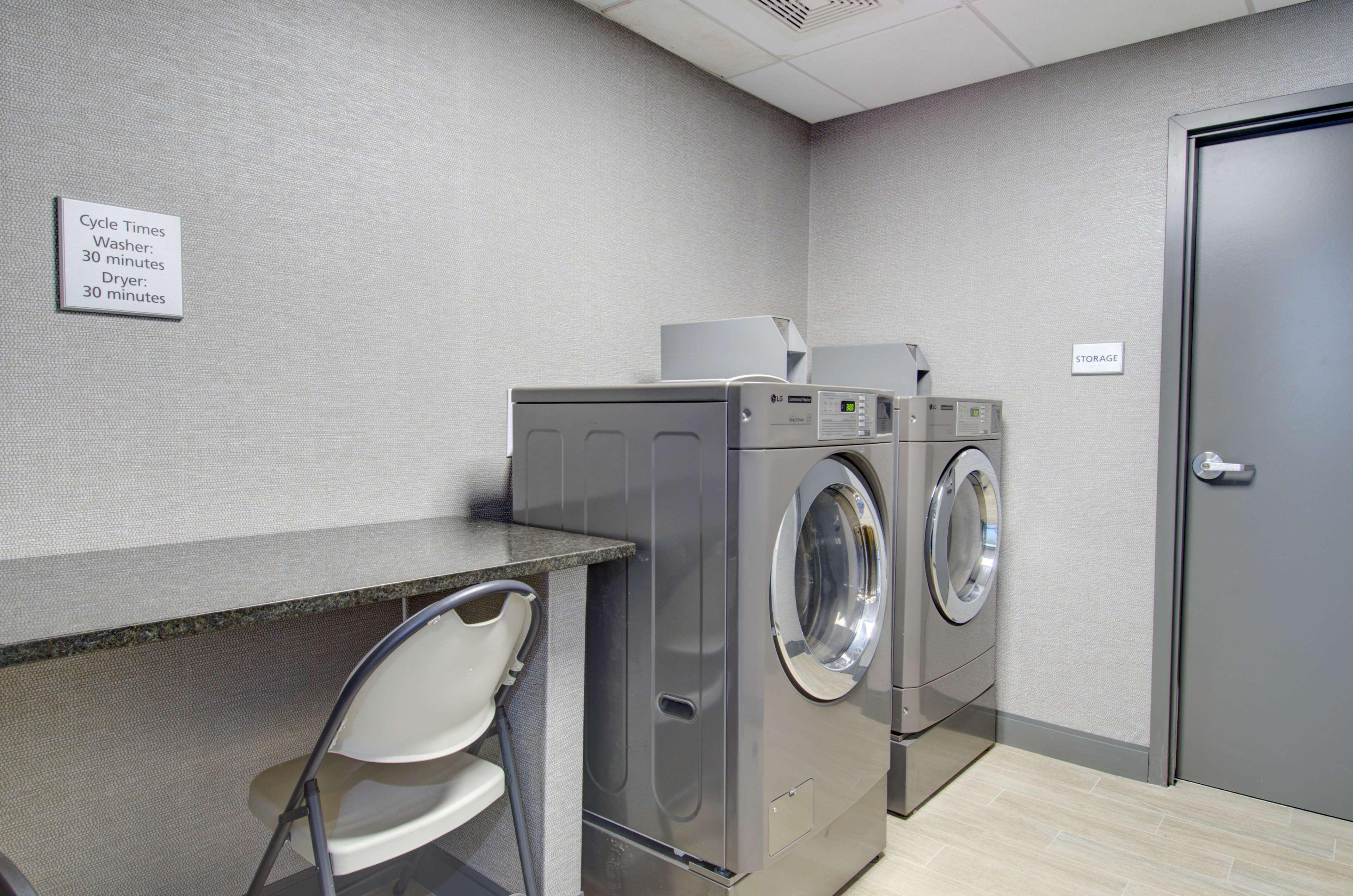 Hampton Inn & Suites Portland West Экстерьер фото
