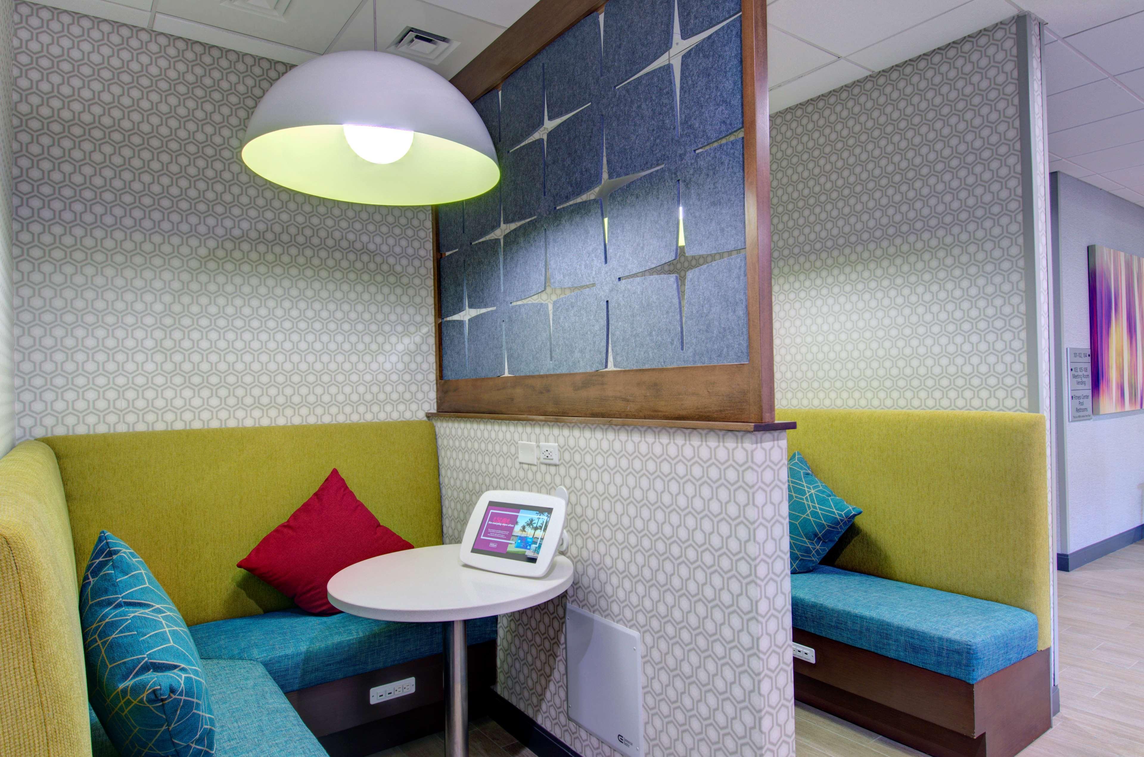 Hampton Inn & Suites Portland West Экстерьер фото